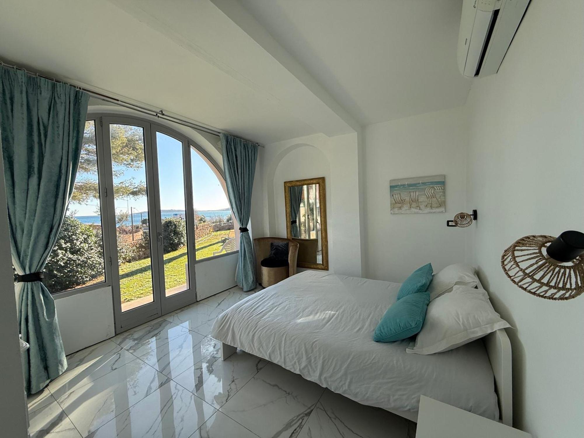 Villa Angelina Front Beach กรีโมด์ ภายนอก รูปภาพ